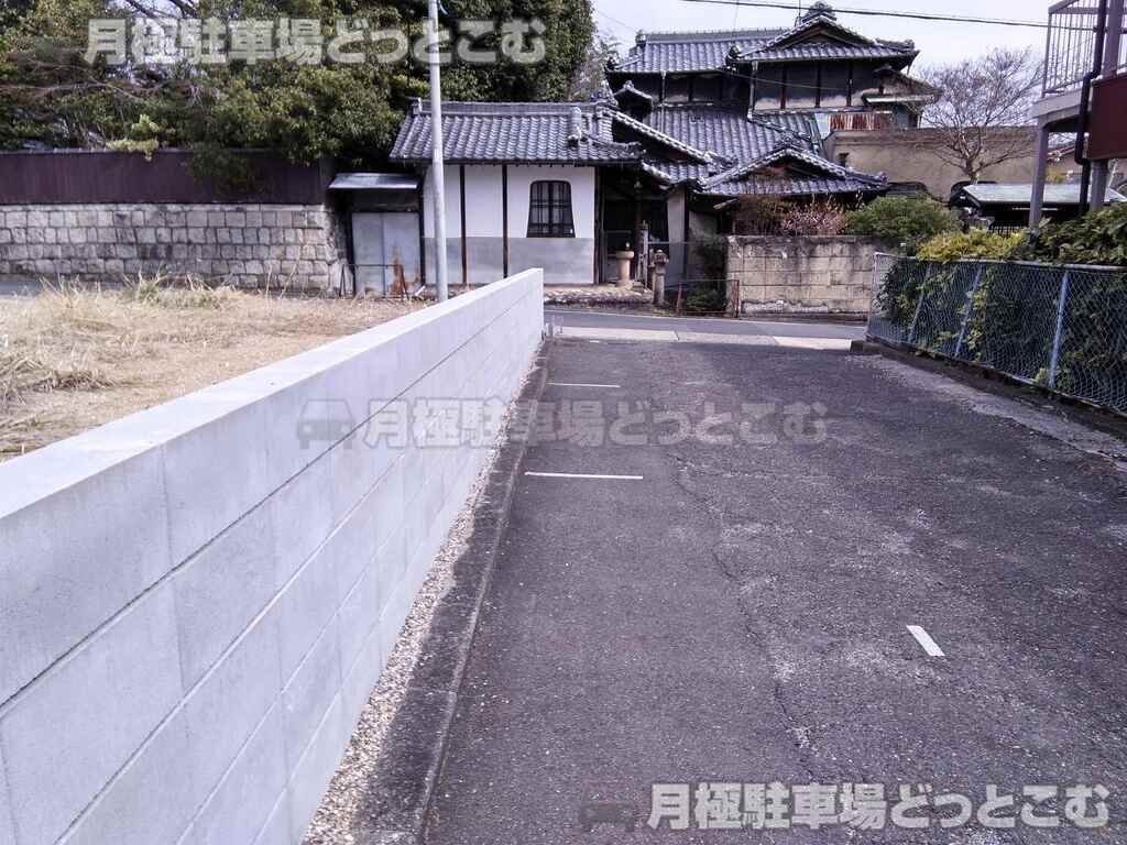 名古屋市千種区城山町1丁目86-4の月極駐車場2