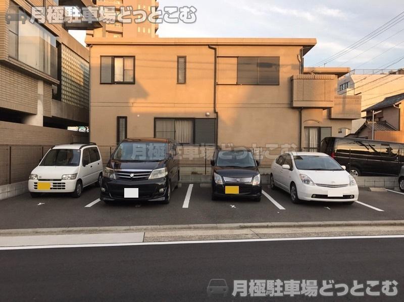 名古屋市千種区仲田1丁目1015-1の月極駐車場2
