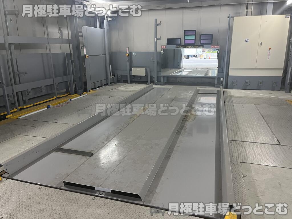 名古屋市西区牛島町6-24の月極駐車場2