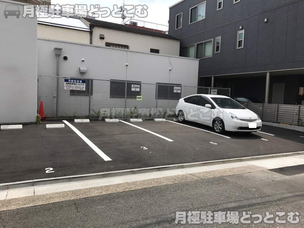 名古屋市西区栄生3丁目201番の月極駐車場3