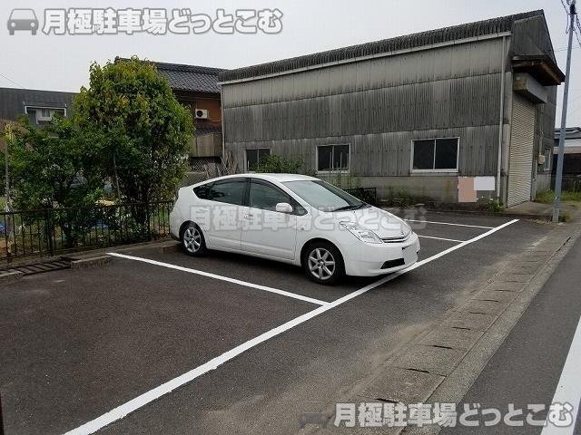 一宮市木曽川町黒田字野畔69-1の月極駐車場2