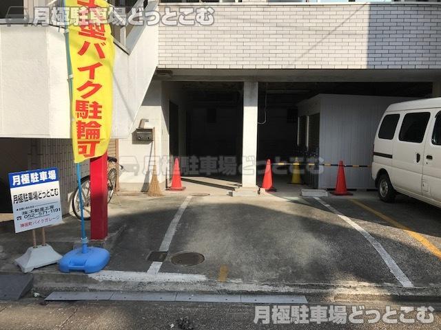 名古屋市千種区神田町16-17の月極駐車場3