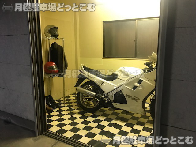 名古屋市千種区神田町16-17の月極駐車場3