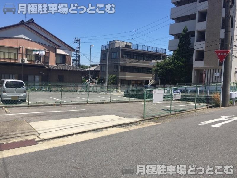 名古屋市東区白壁3丁目1405-1の月極駐車場1