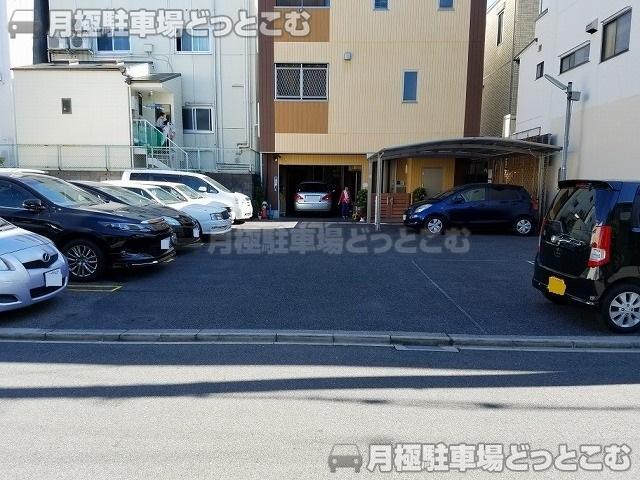 名古屋市東区古出来2丁目1-7の月極駐車場1