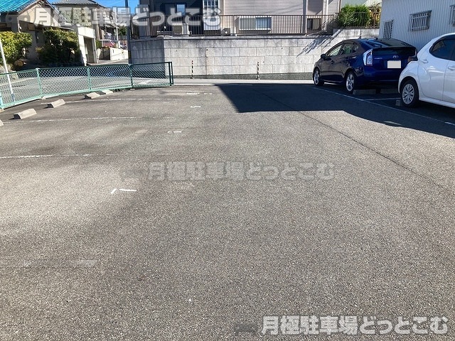 名古屋市緑区鳴海町小松山53-1の月極駐車場7