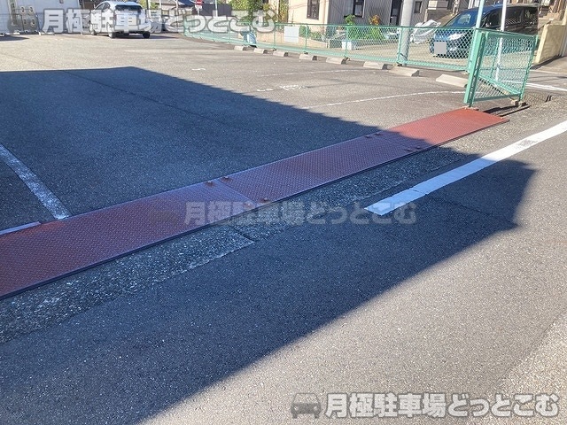 名古屋市緑区鳴海町小松山53-1の月極駐車場8