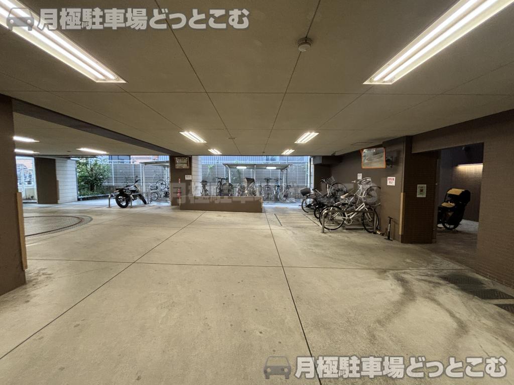 名古屋市中区丸の内3-23-23の月極駐車場10