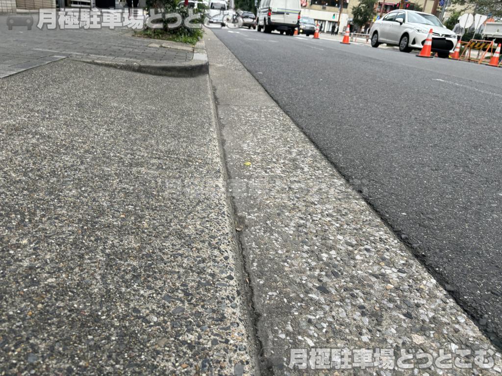 名古屋市中区丸の内3-23-23の月極駐車場8