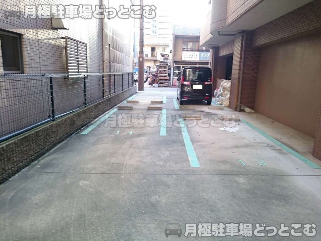 名古屋市中区栄5丁目22-1の月極駐車場2
