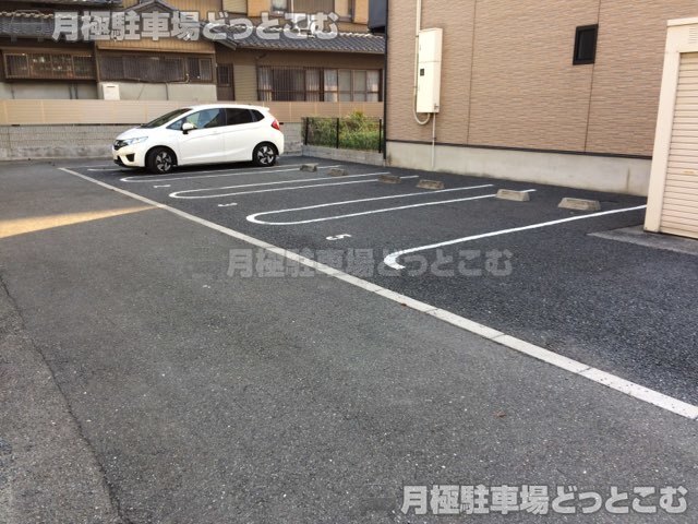 名古屋市中川区供米田3-1306の月極駐車場1