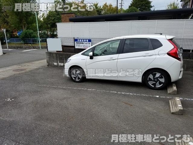 名古屋市名東区極楽3-36の月極駐車場3