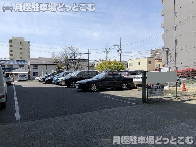 名古屋市中村区岩塚本通1丁目52の月極駐車場1