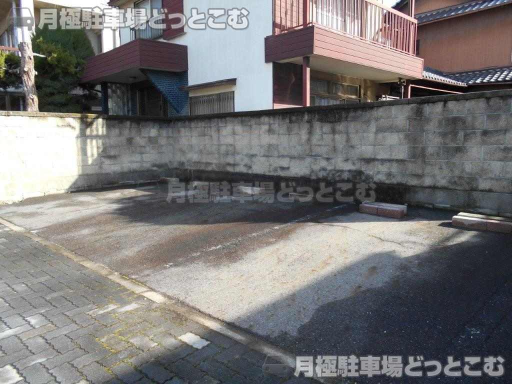 名古屋市千種区高見1丁目816の月極駐車場1