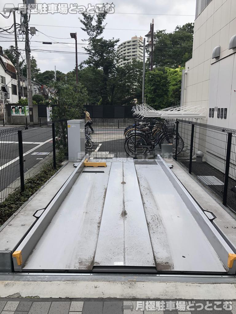 豊島区南池袋2-11-10の月極駐車場1