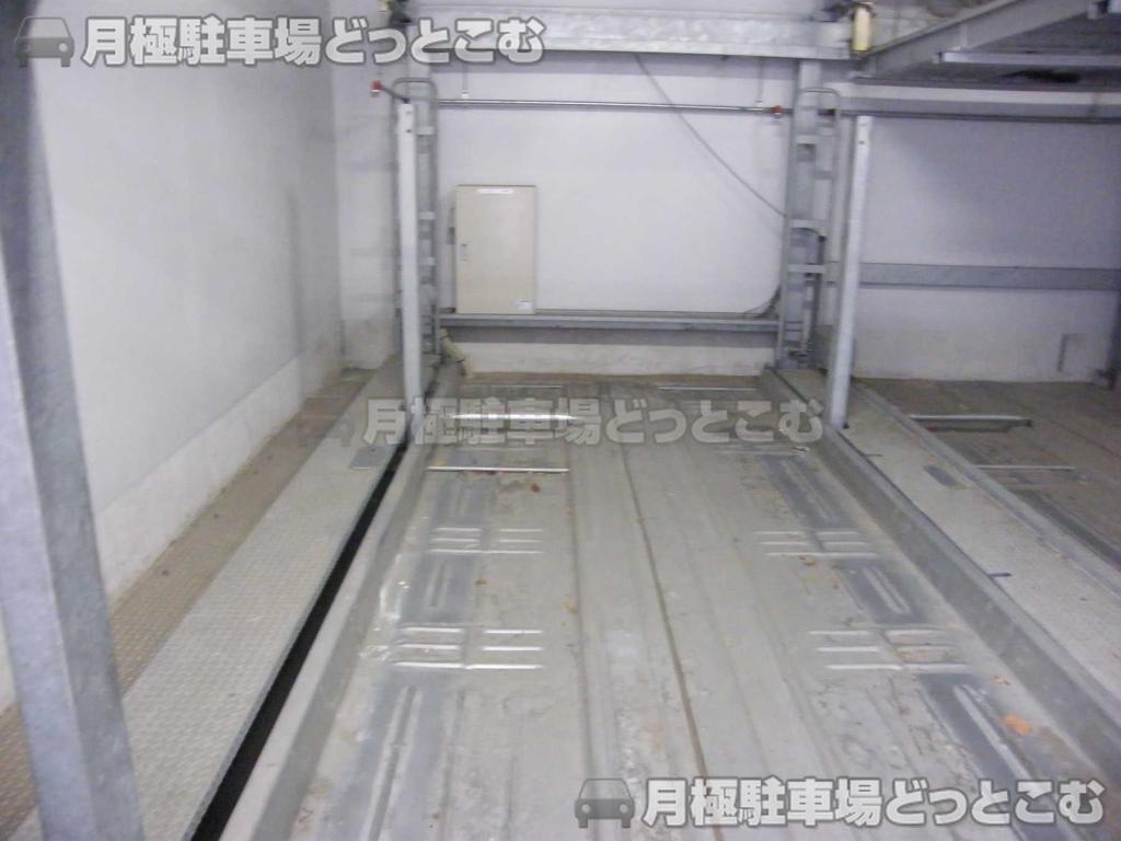 名古屋市東区泉2-28-18の月極駐車場2