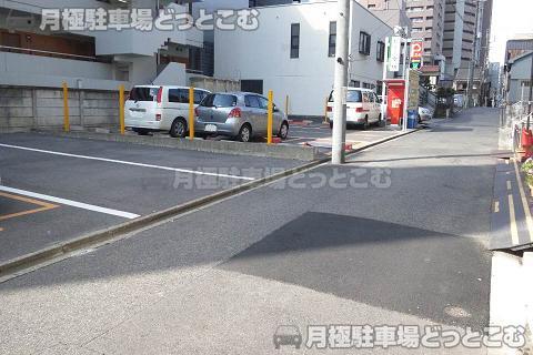 名古屋市東区泉1丁目905番2の月極駐車場2