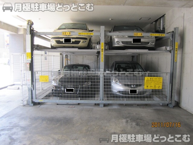 名古屋市東区泉1-10-18の月極駐車場1