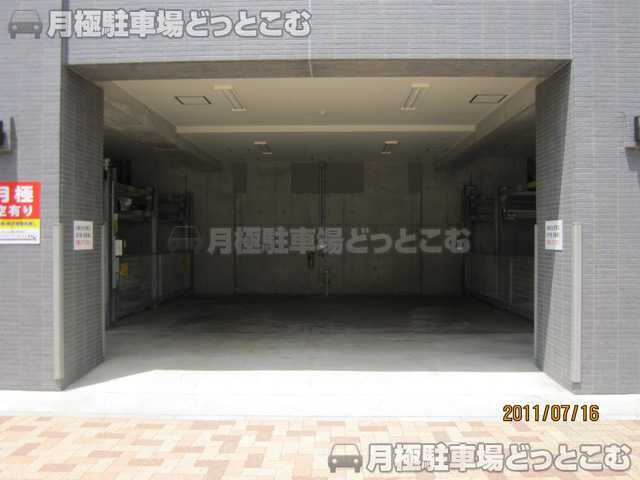 名古屋市東区泉1-10-18の月極駐車場2