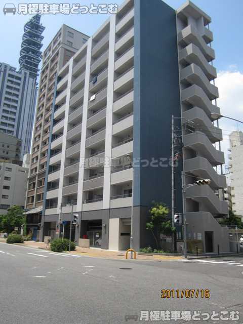 名古屋市東区泉1-10-18の月極駐車場3