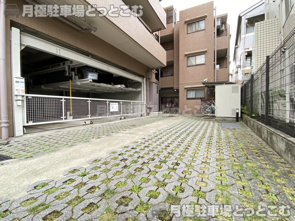 世田谷区赤堤3-2-17の月極駐車場1