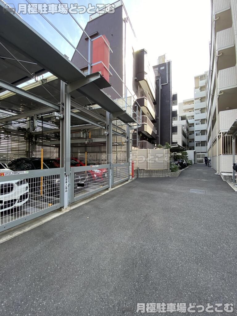 杉並区和田1-31-8の月極駐車場3