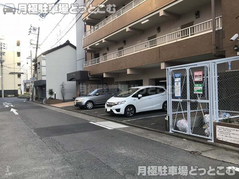 名古屋市西区那古野1丁目1001番1の月極駐車場2