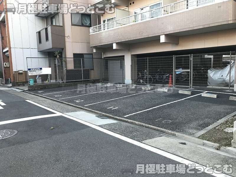 名古屋市西区那古野1丁目1001番1の月極駐車場3