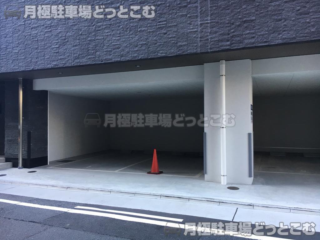 名古屋市東区葵1丁目1814の月極駐車場3