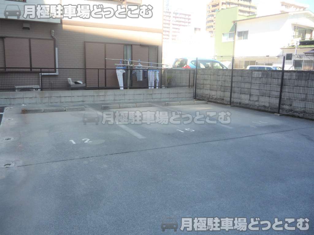 名古屋市中区金山2丁目4-18の月極駐車場1