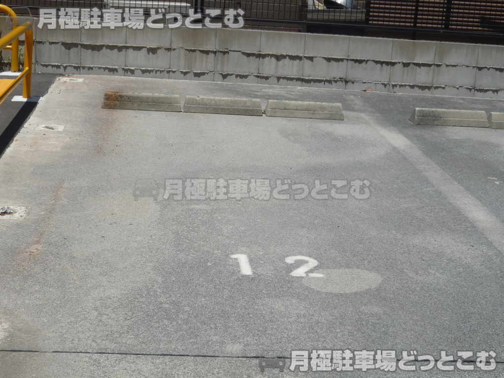 名古屋市中区金山2丁目4-18の月極駐車場3