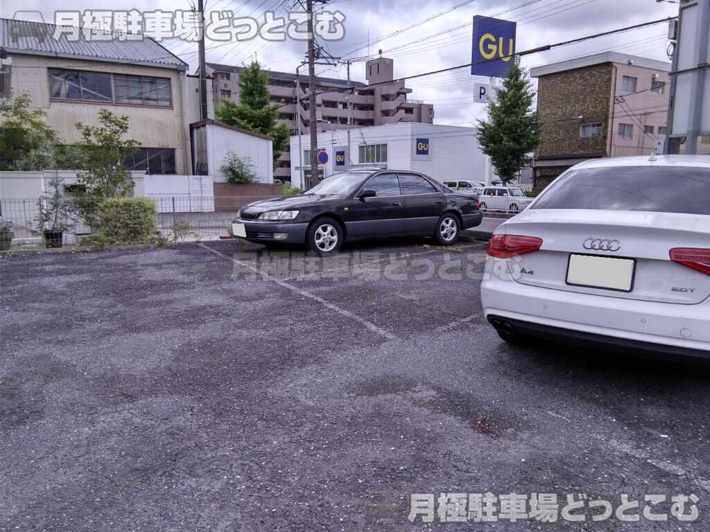 名古屋市西区中小田井5丁目409-2の月極駐車場3