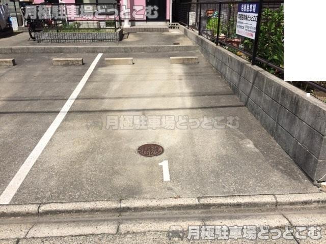 名古屋市中川区江松1-202-3の月極駐車場3