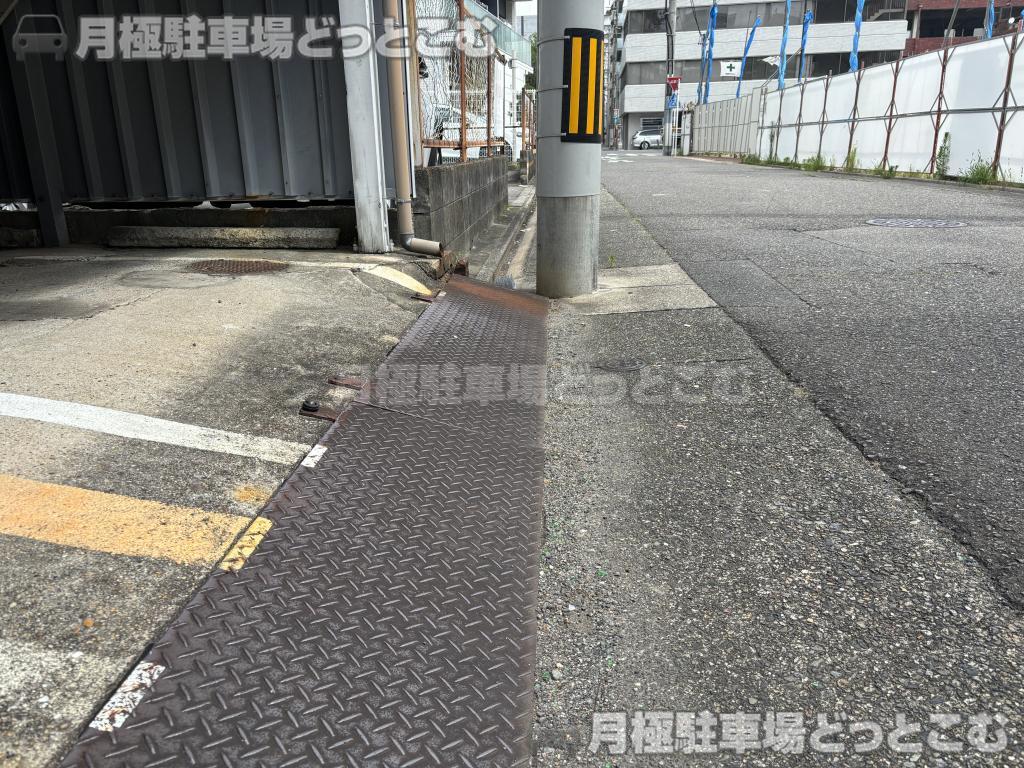 名古屋市東区葵1丁目1504の月極駐車場6