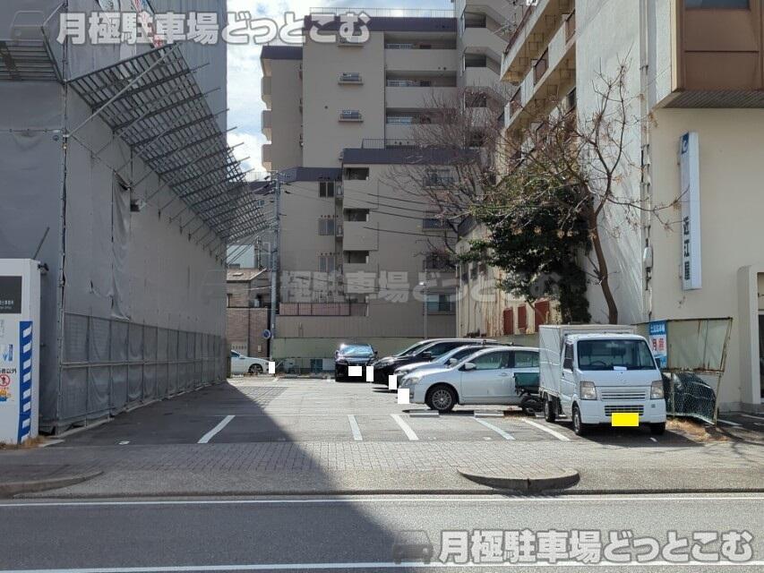 名古屋市東区泉2丁目1908番の月極駐車場3
