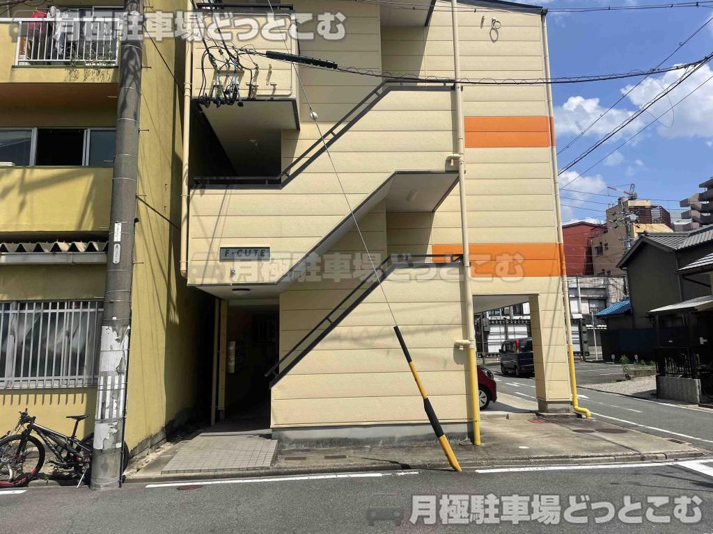 名古屋市中村区牛田通1-20の月極駐車場5