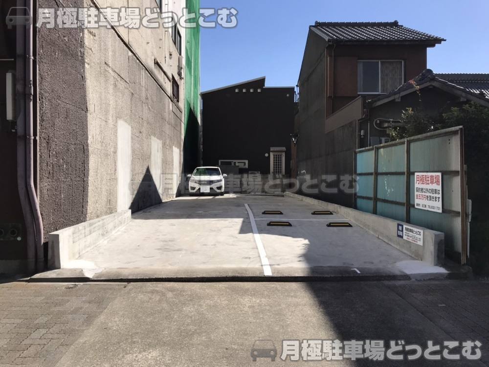 名古屋市東区泉2丁目1906番地の月極駐車場1