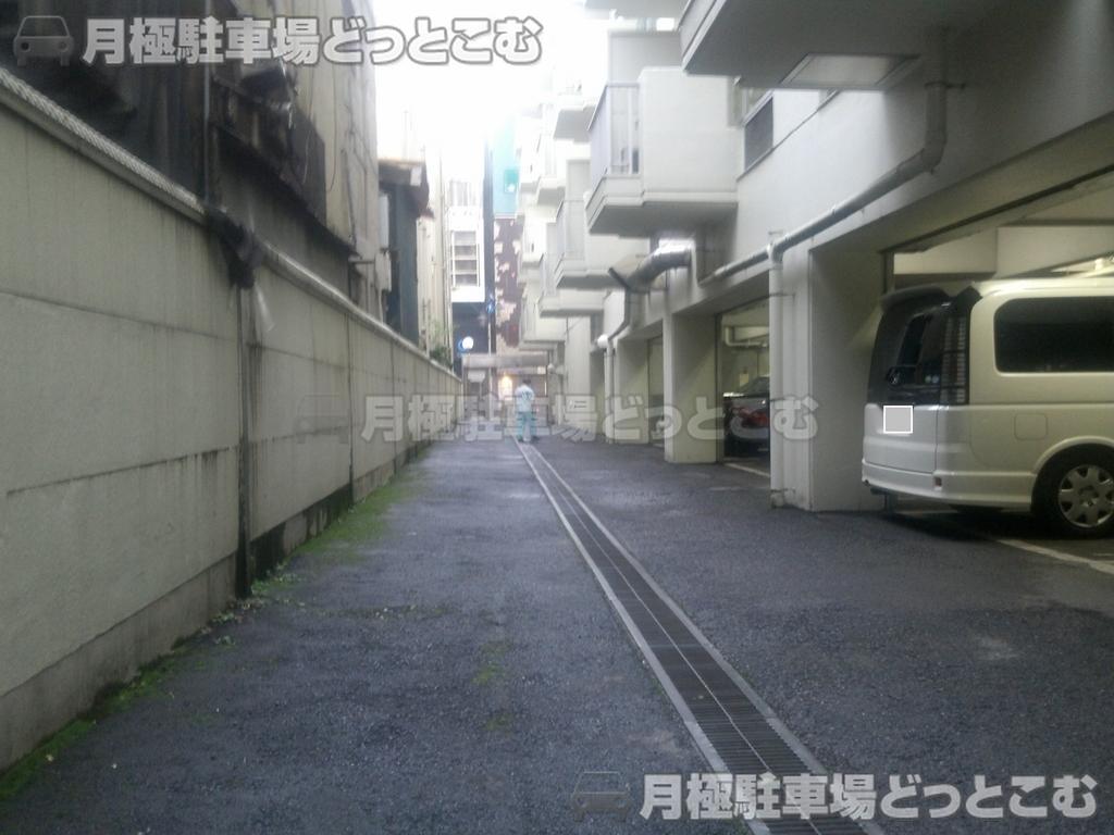 渋谷区道玄坂2-18-11の月極駐車場2