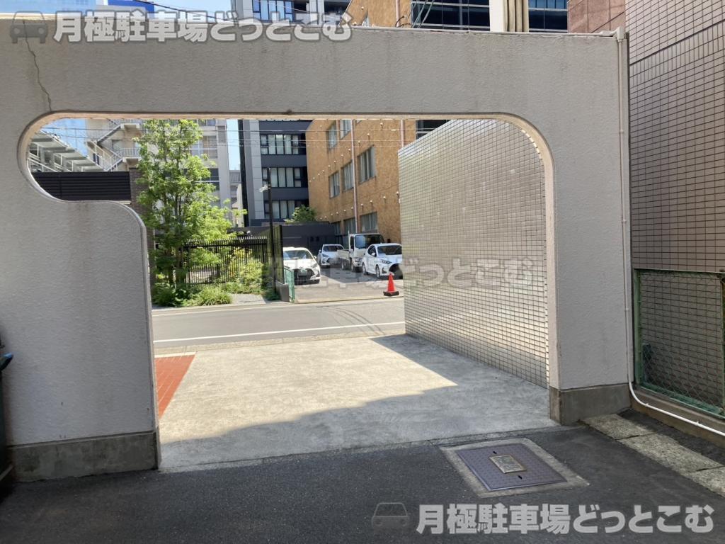 名古屋市中区丸の内1丁目6-14の月極駐車場3