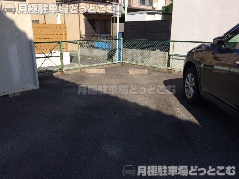 名古屋市中村区中村町4-75-2の月極駐車場2