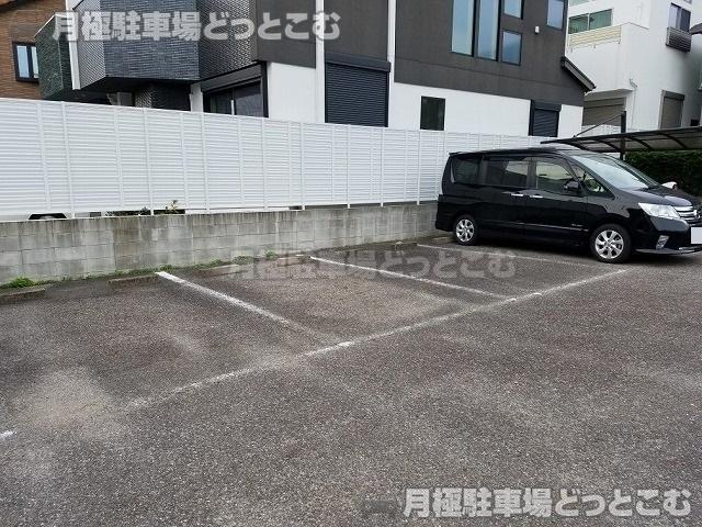 名古屋市北区水草町2丁目36番の月極駐車場3
