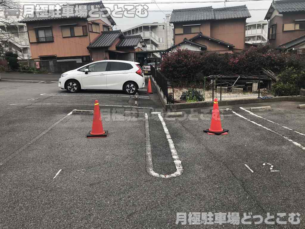 大府市横根町平子145-1.2の月極駐車場2