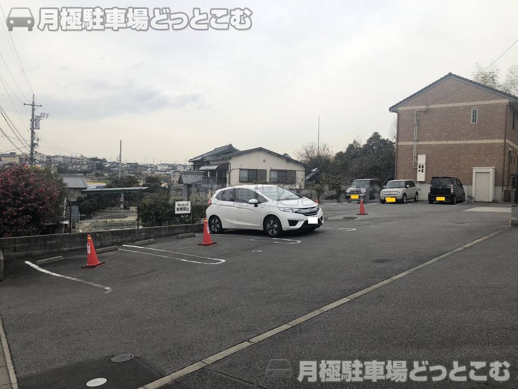 大府市横根町平子145-1.2の月極駐車場3