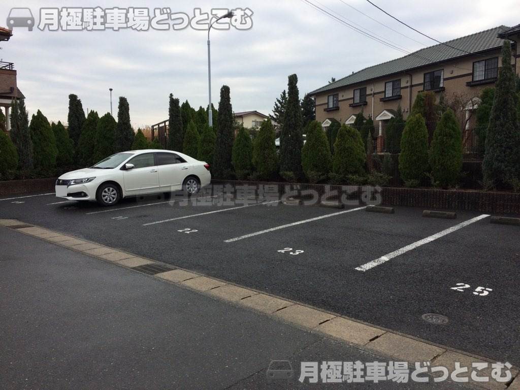 東海市名和町平山44の月極駐車場2