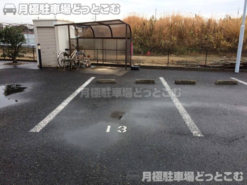東海市名和町平山44の月極駐車場3