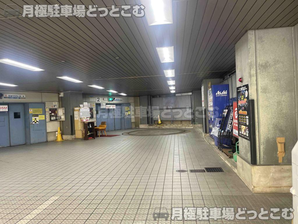 名古屋市中村区椿町5-6の月極駐車場4