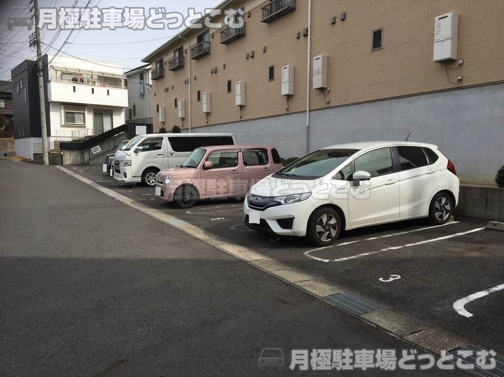 名古屋市緑区桶狭間神明4107の月極駐車場1