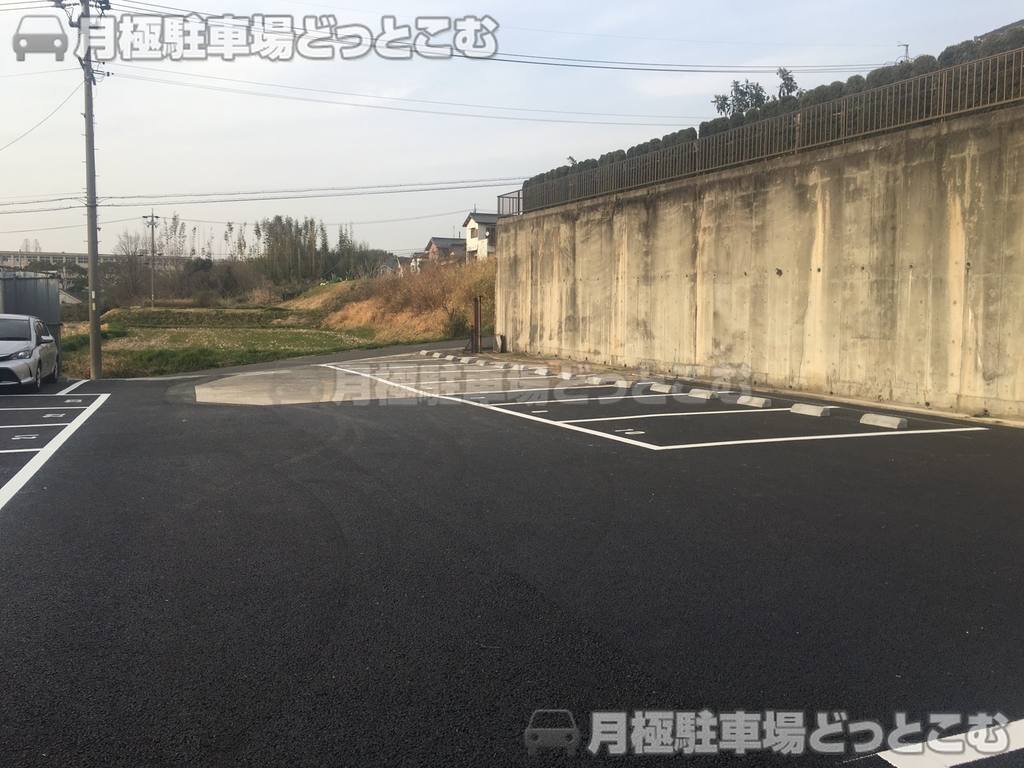 愛知郡東郷町春木字新池24番地の月極駐車場3