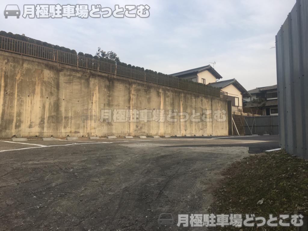 愛知郡東郷町春木字新池24番地の月極駐車場8