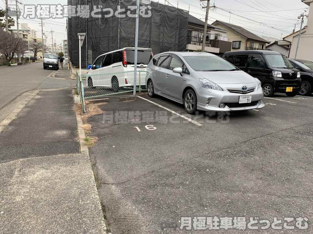名古屋市港区稲永3丁目6番8号の月極駐車場2